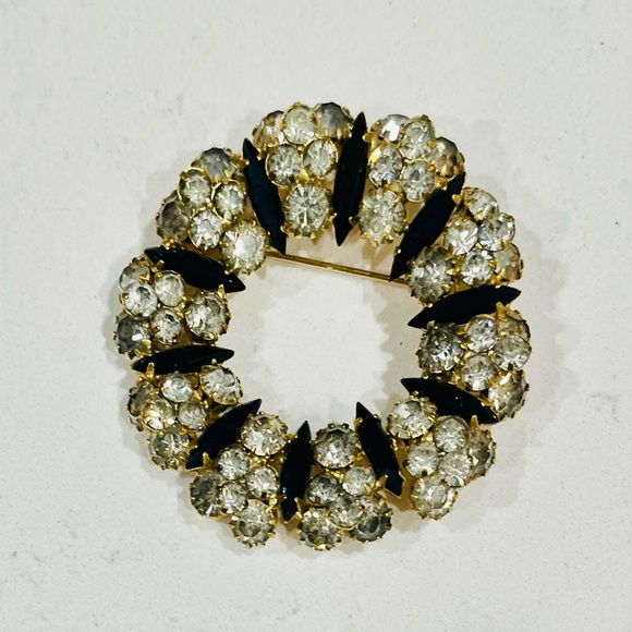 Gorgeous Hollywood VINTAGE 60s WREATH BROOCH BLACK & CLEAR GLASS CRYSTALS,EUC - Picture 2 of 9
